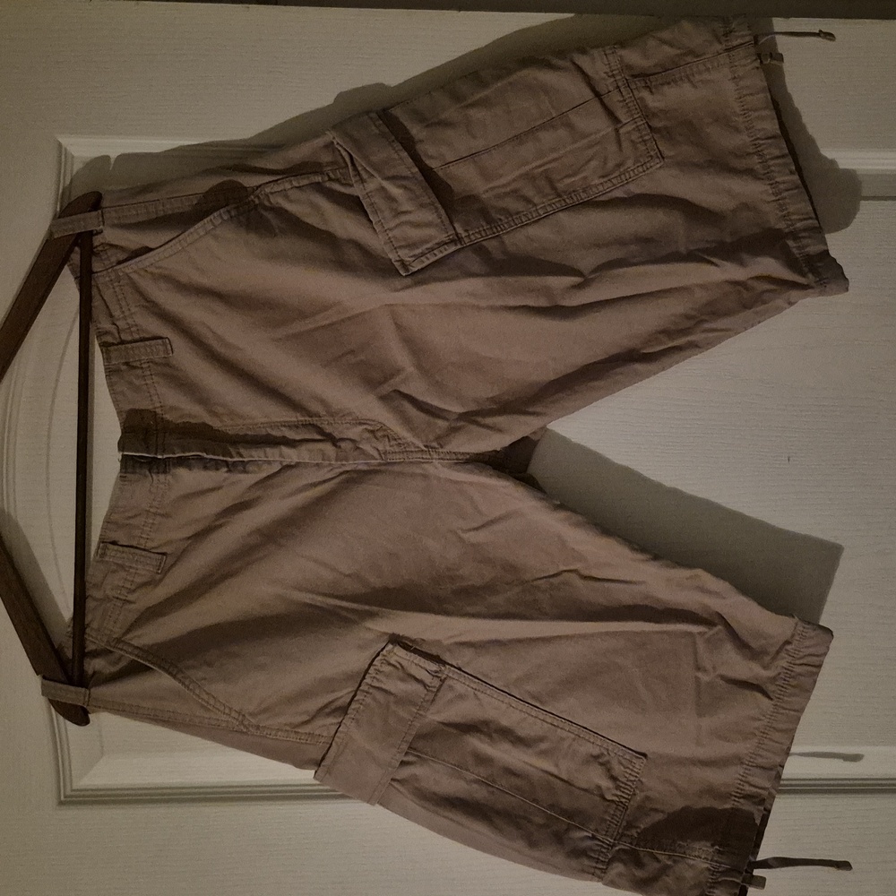 Levi's Men's Beige Cargo Shorts